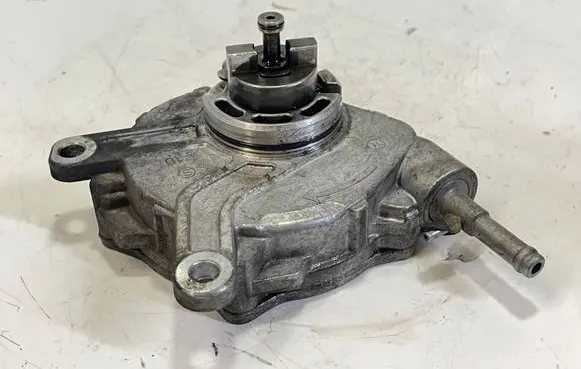 Toyota Avensis T250 Vacuum pump 7477