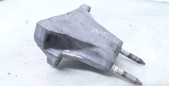 Honda Civic Engine mounting bracket