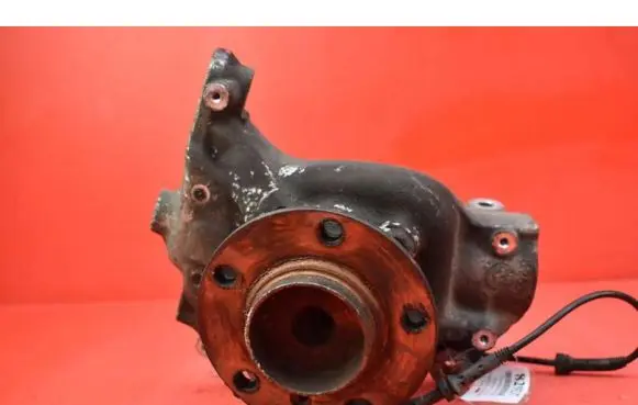 BMW 7 E38 Front wheel hub spindle knuckle 6753461