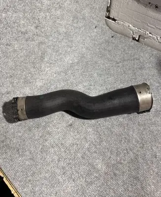 BMW 5 F10 F11 Intercooler hose/pipe 11617810614