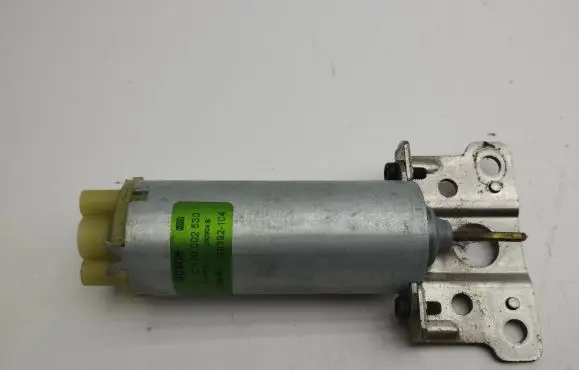Volvo XC90 Seat adjustment motor 130002530