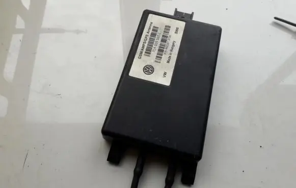 Volkswagen Touareg I Antenna control unit 7L6035507L