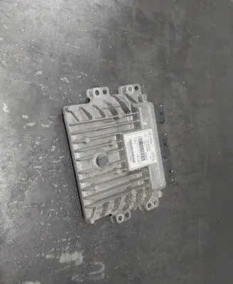 Renault Clio III Engine control unit/module 28321424 237101989R 237101990R