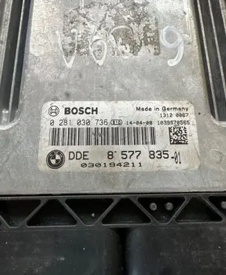 BMW 7 F01 F02 F03 F04 Engine control unit/module 8577835 0281030736