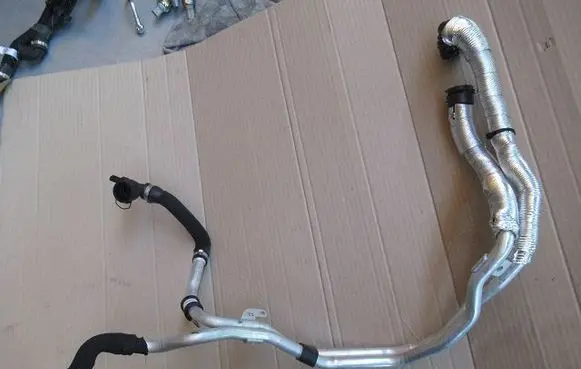 BMW X5M G05 F95 Air conditioning (A/C) pipe/hose 8596395