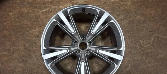 Audi Q8 R21 alloy rim 4M0601025H B004125