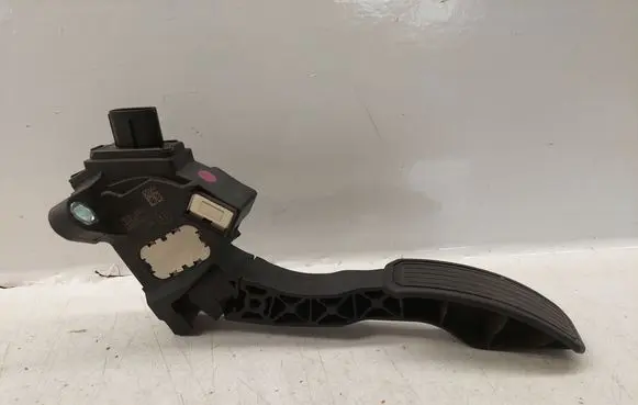 Toyota Avensis T270 Accelerator throttle pedal 7811002021 51931107659