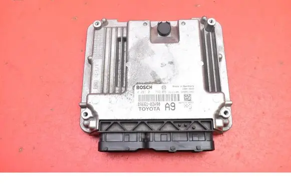 Toyota Corolla E120 E130 Engine control unit/module ECU 89661-02A90