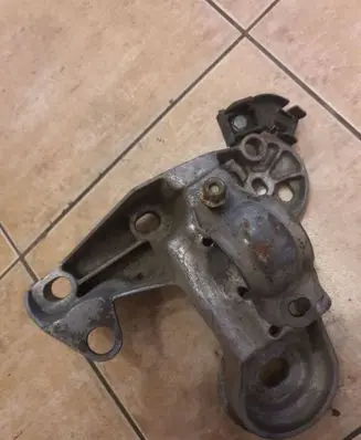 Volkswagen PASSAT B5 Engine mounting bracket 4B0199352B