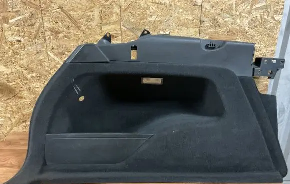 Volkswagen Touareg II Trunk/boot side trim panel 7P6863819