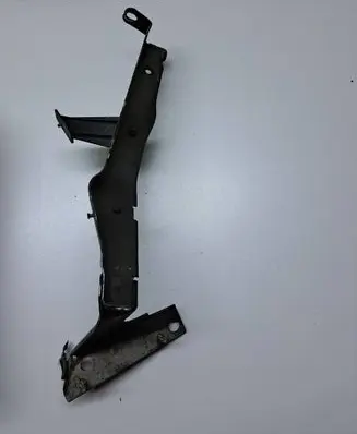 Audi A4 S4 B8 8K Fender mounting bracket 8K0821135B