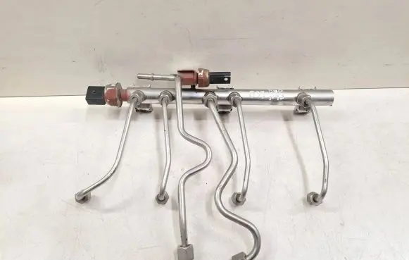 BMW 3 E90 E91 Fuel main line pipe 761431701 7537319 55PP1101