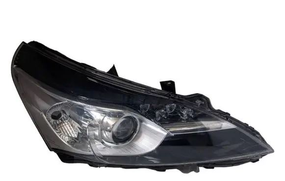 Toyota Verso Headlight/headlamp 811100F181 172034172 15536F