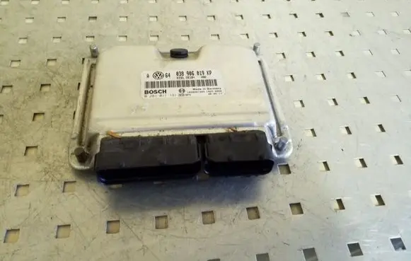 Volkswagen Golf IV Engine control unit/module 038906019KP 0281011191