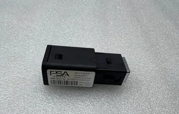 Opel Mokka B USB socket connector 98217039DX