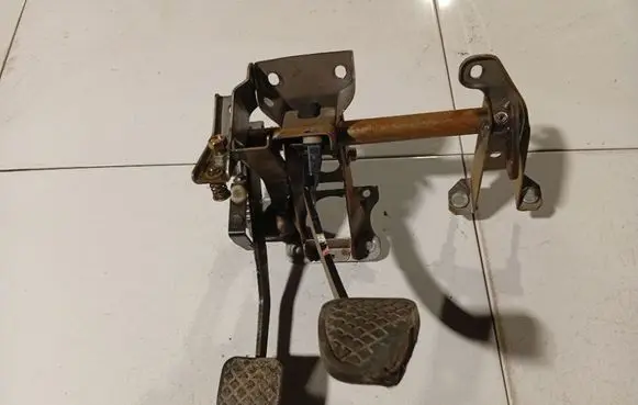 Subaru Legacy Brake pedal 