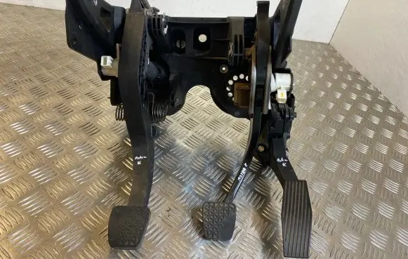 Opel Astra K Pedal assembly 6PV01155400 13373776
