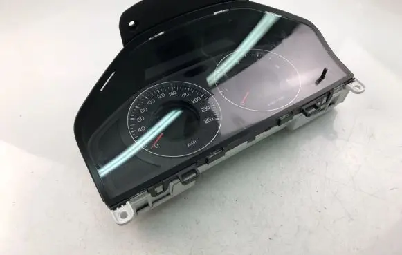 Volvo V70 Speedometer (instrument cluster) 31270899AA