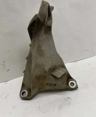 BMW 1 E81 E87 Engine mounting bracket 676457404