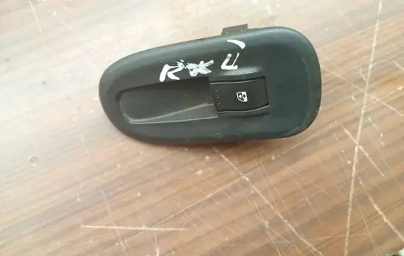 Renault Kangoo II Electric window control switch 82000548968 476809