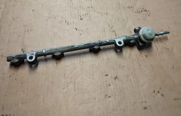 Toyota RAV 4 (XA30) Fuel main line pipe