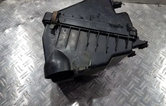 Mazda 323 Air filter box