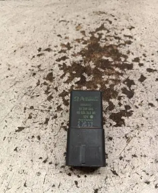 Glow plug pre-heat relay