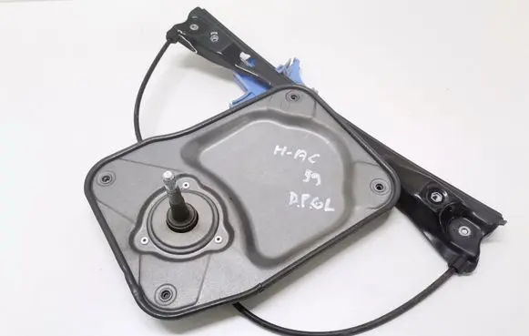Rear door manual window regulator