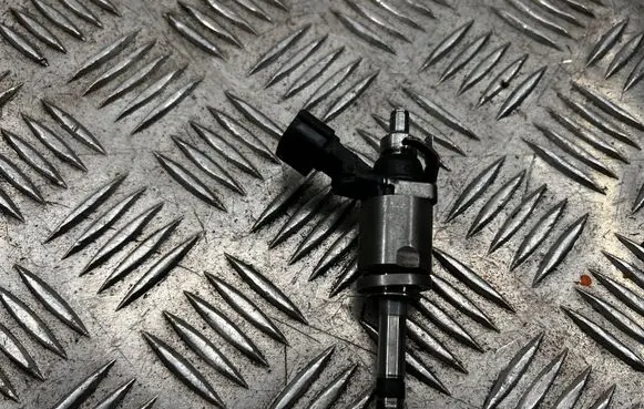 Nissan Qashqai Fuel injector AN0170 01579