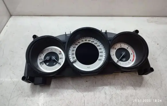 Mercedes-Benz CLS C218 X218 Speedometer (instrument cluster) A2189005503