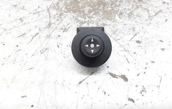 Wing mirror switch