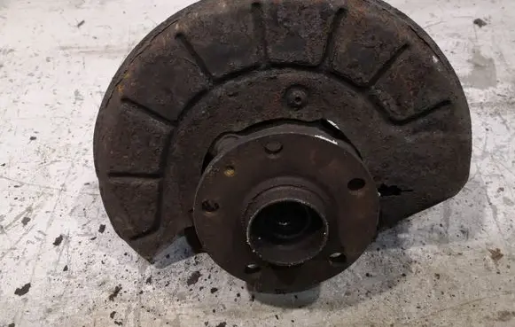 Volkswagen Touran I Front wheel hub 1K0365C 1K0611841E