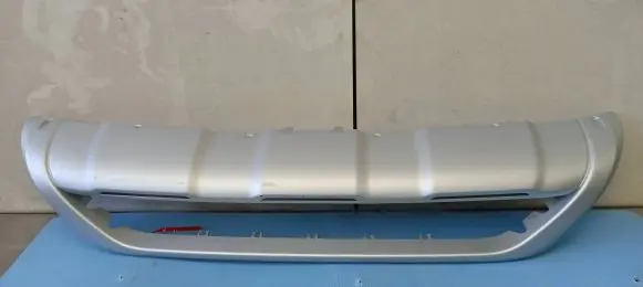 Front bumper lip