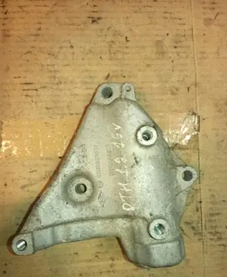 Renault Clio II Generator/alternator bracket 8200025937