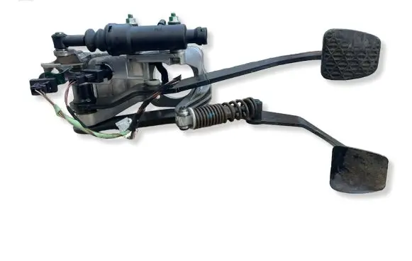 Mercedes-Benz E W212 Brake pedal A2042909701