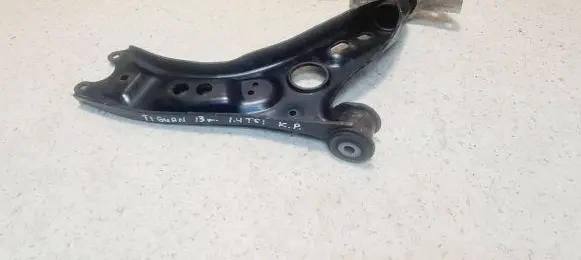 Volkswagen Tiguan Front lower control arm/wishbone 5N0407151 141213