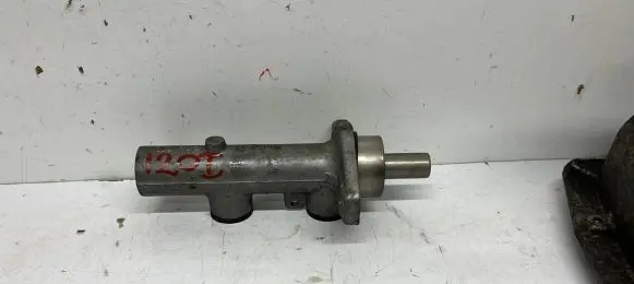 Hyundai i20 (PB PBT) Master brake cylinder