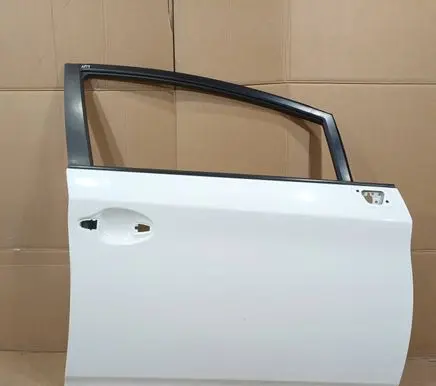 Toyota Prius (XW30) Front door 
