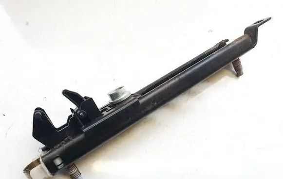 Opel Astra H Seat belt adjustment rail 13166032