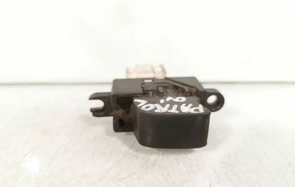 Nissan Patrol Y61 Electric window control switch