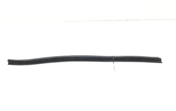 Nissan Qashqai Front door trim bar 