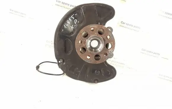Mercedes-Benz C W204 Front wheel hub 2043323301 2043309505