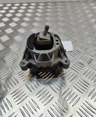 Engine mount bracket