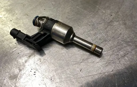 Volkswagen Caddy Fuel injector 03F906036B