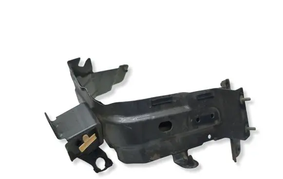 Audi Q7 4M Fender mounting bracket 4M0821137B