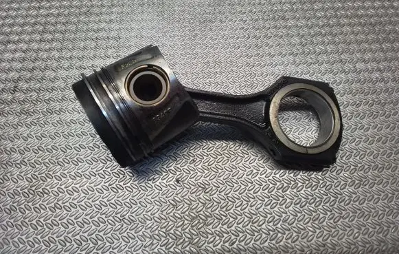 Mercedes-Benz Sprinter W906 Piston with connecting rod