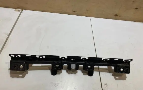 Ford Mustang VI Front bumper mounting bracket FR3B17B861AC