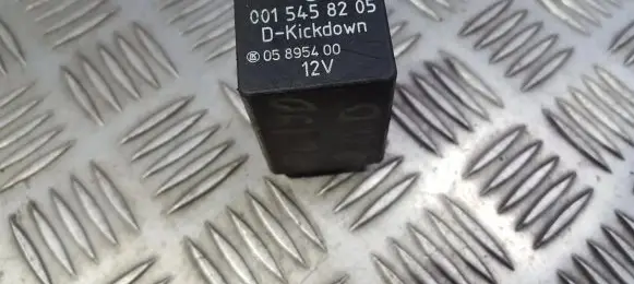 Mercedes-Benz E W124 Other relay 0015458205 05896400