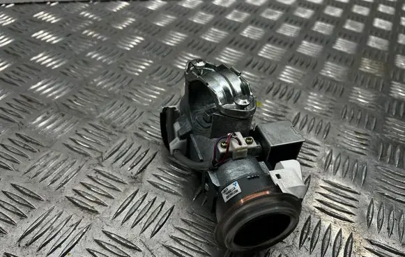 Subaru Outback Ignition lock 88215AG000 X1T25971