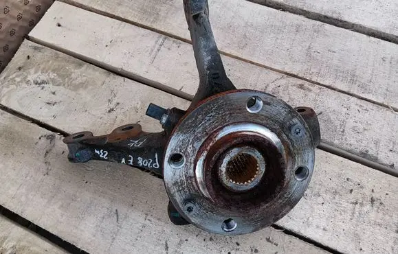 Peugeot 208 Front wheel hub